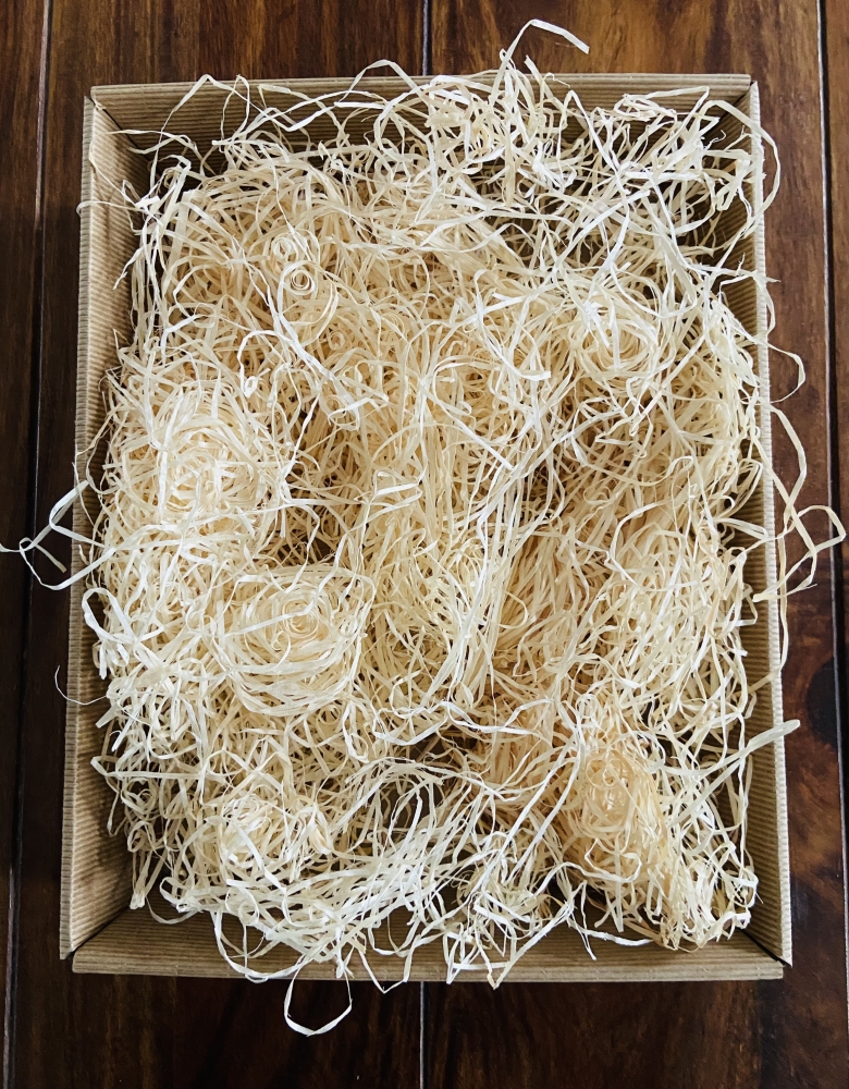 Geschenkschale Natur mit Holzwolle